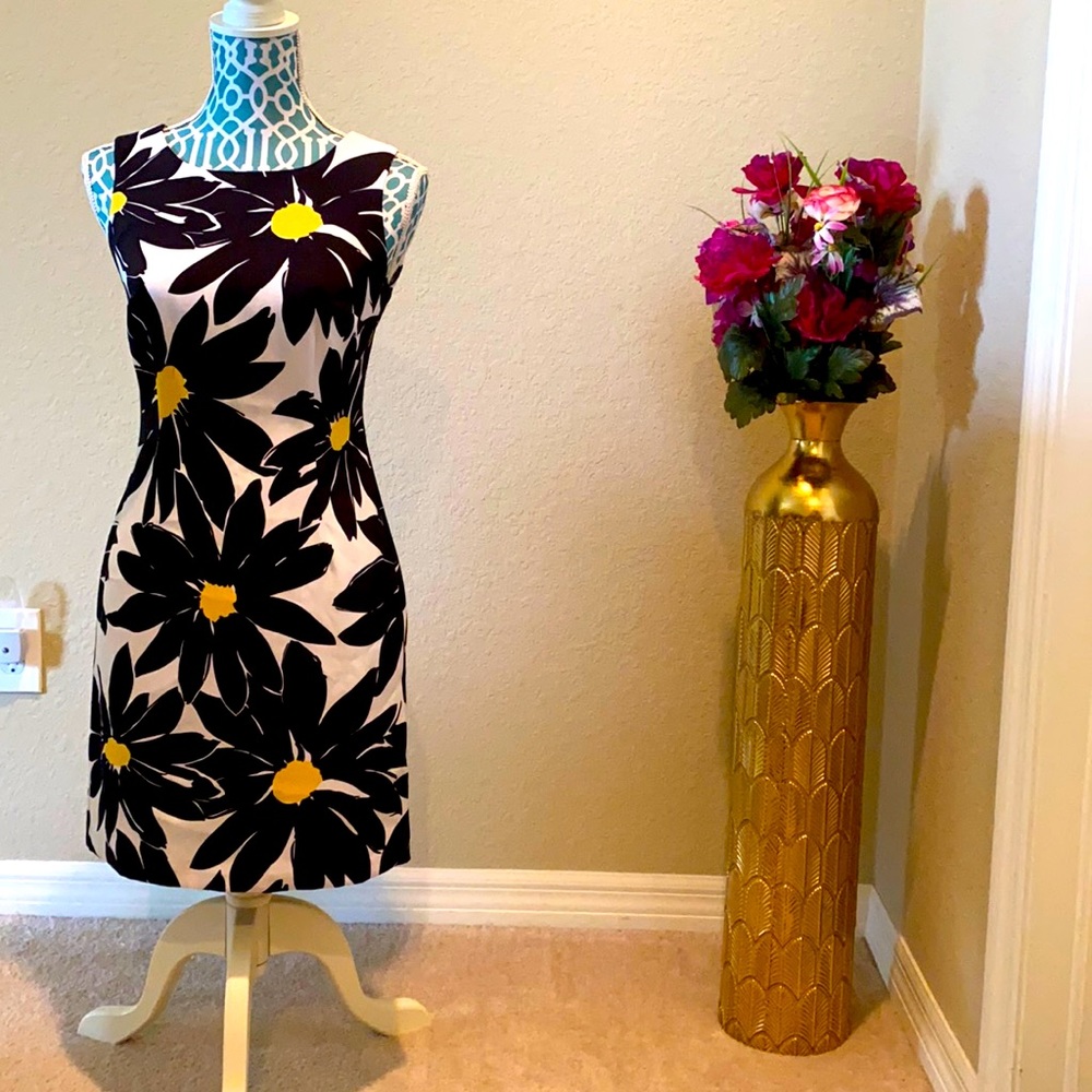 Size 4P knee length dress 🌻
